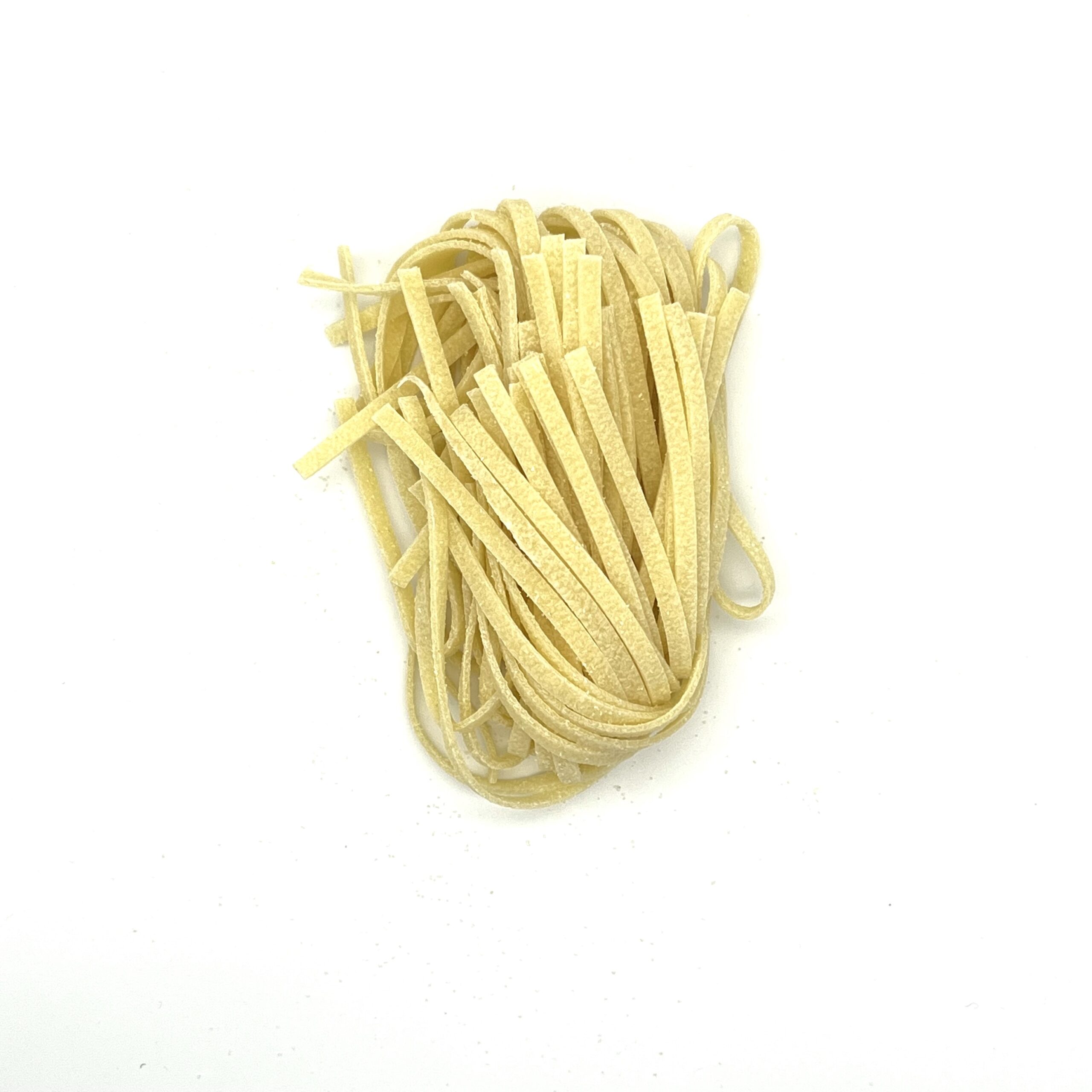 Fettuccine — narrow flat ribbon